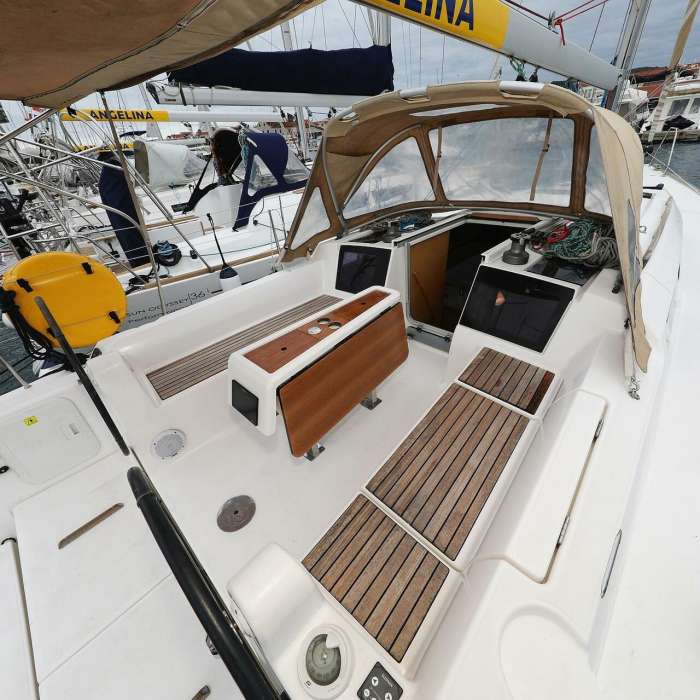 Sweet Lady | Dufour 350 GL photo 24