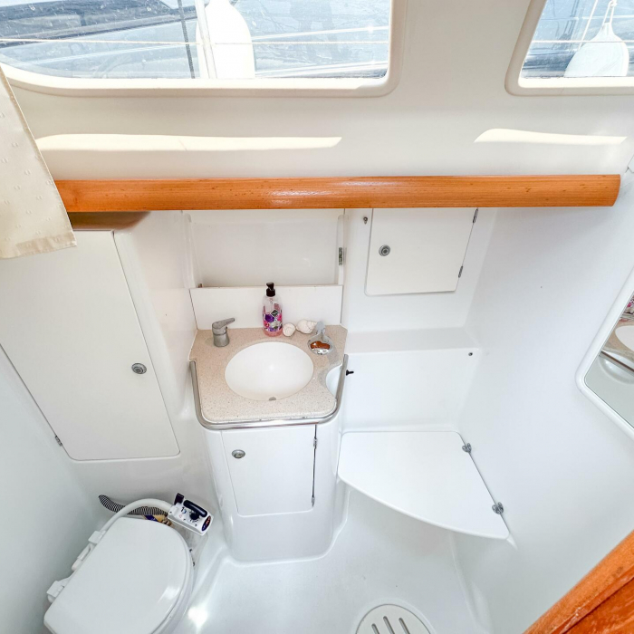 Azure | Sun Odyssey 40.3 photo 4