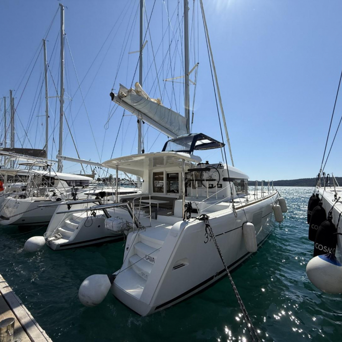 Cava | Lagoon 39 photo 2