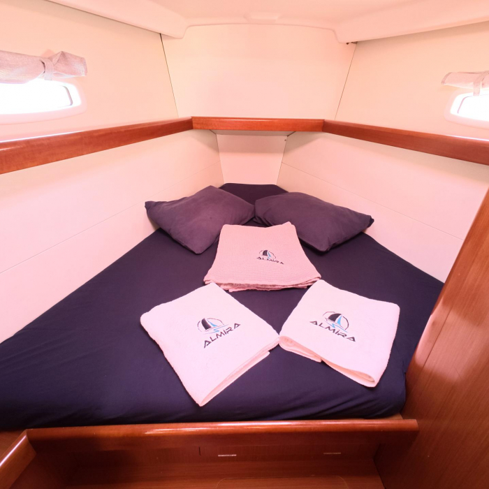 Lilium | Beneteau 43 photo 28