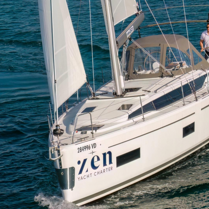 Aura | Bavaria C38 photo 22