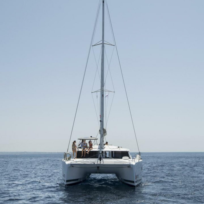 Astrea | Fountaine Pajot Astrea 42 photo 2