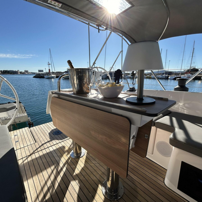 Asterix | Bavaria C38 photo 5