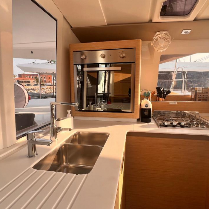 Bollinger | Fountaine Pajot Astrea 42 photo 9