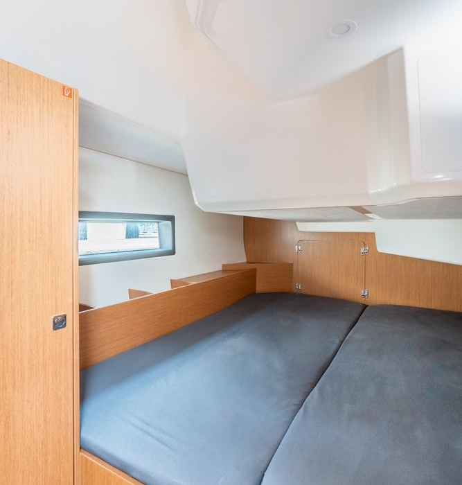 Avra | Bavaria C42 photo 12