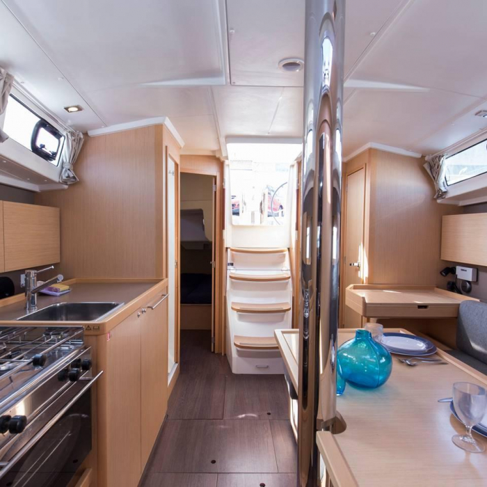 Vita | Oceanis 38.1 photo 10