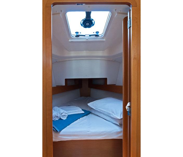 Buena Suerte | Sun Odyssey 33i photo 6