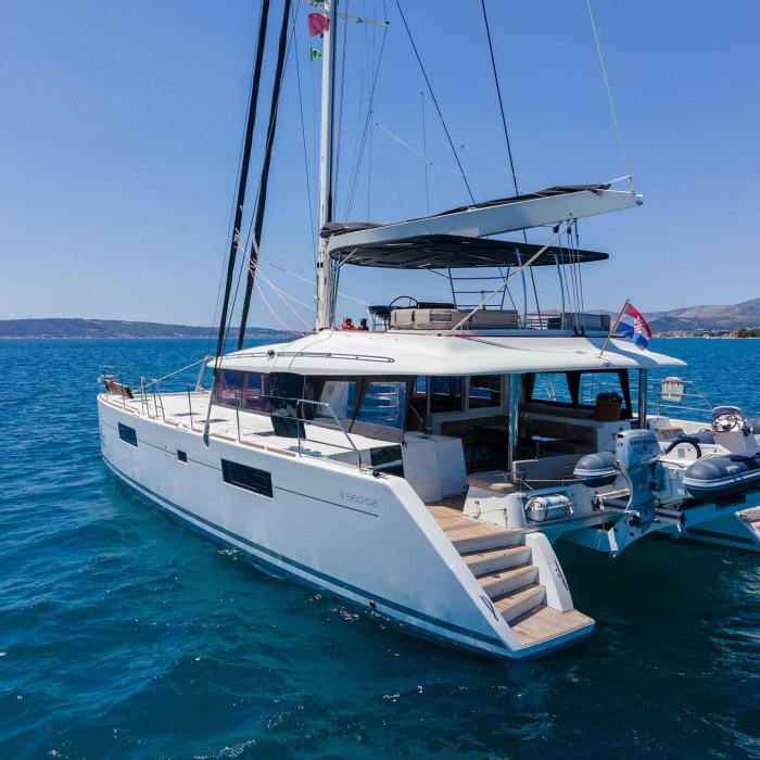 Amber | Lagoon 560 photo 2