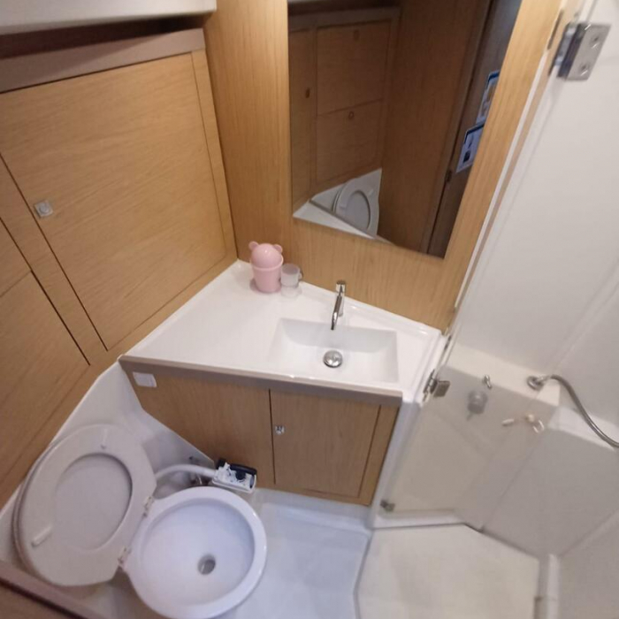 Moonshine | Oceanis 45 photo 21