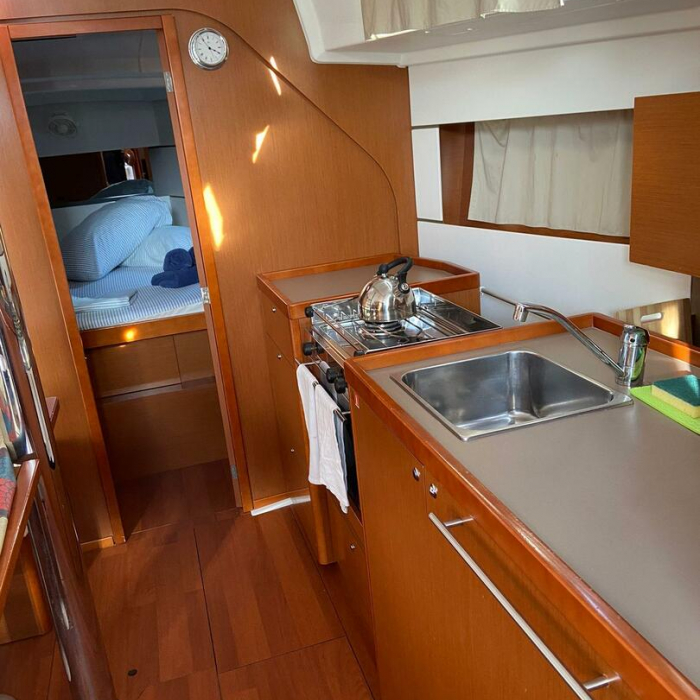 Caroline | Oceanis 38 photo 7