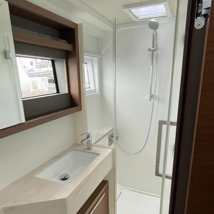 Bottoms up | Lagoon 50 photo 15