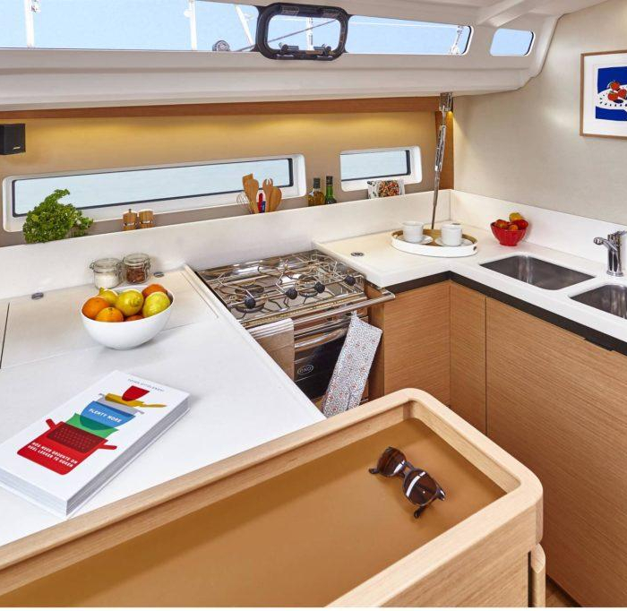 Virginia (A/C, Gen. 10kVA, Watermaker 160L/h, Electric Winch) | Sun Odyssey 440 photo 14