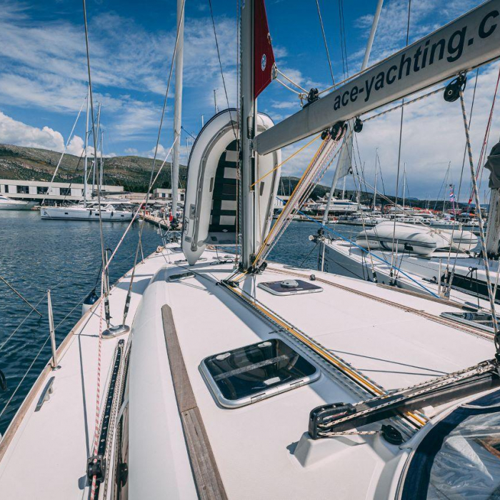 Ana B. | Sun Odyssey 49i photo 26
