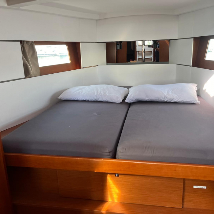 Naima | Oceanis 38.1 photo 5