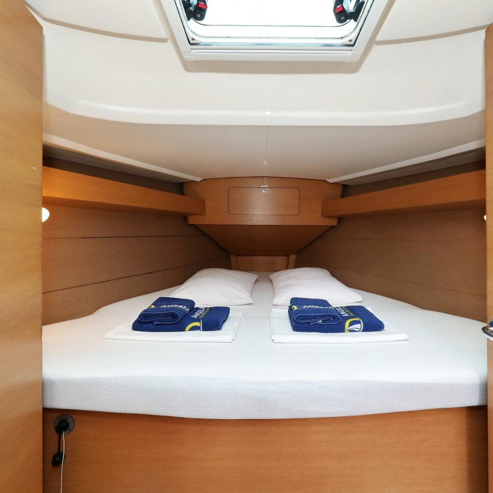 Sweet Lady | Dufour 350 GL photo 9