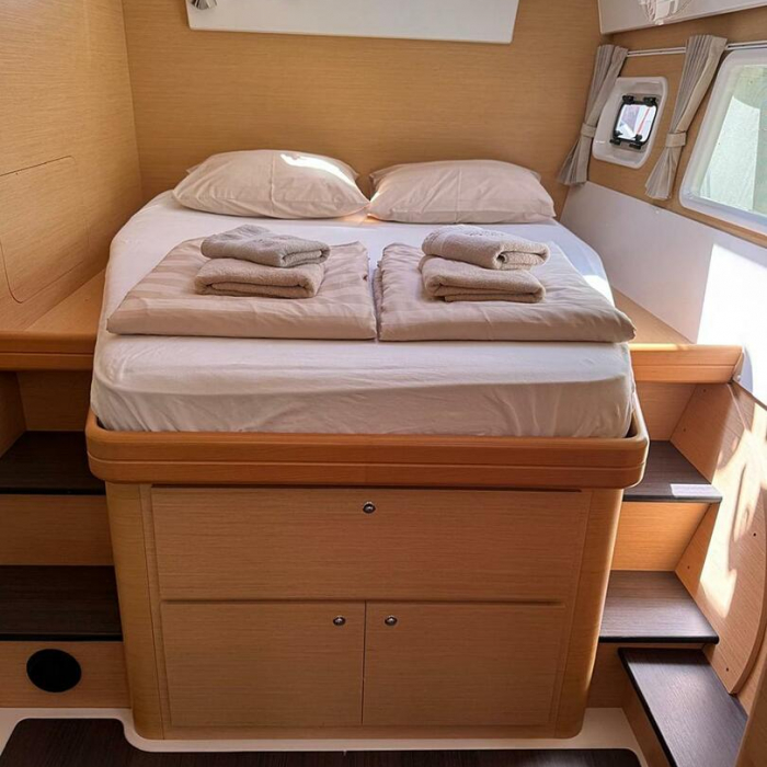 Happiness | Lagoon 421 photo 4