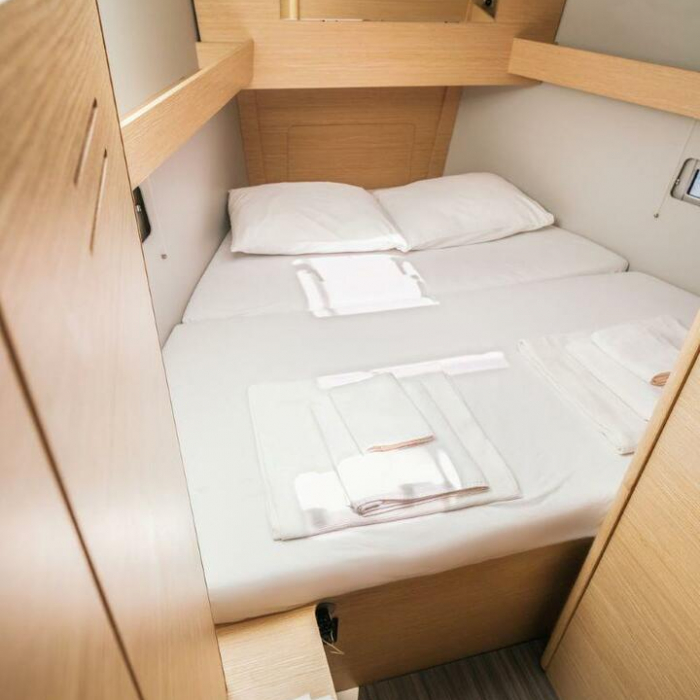 Paris | Dufour 390 photo 40