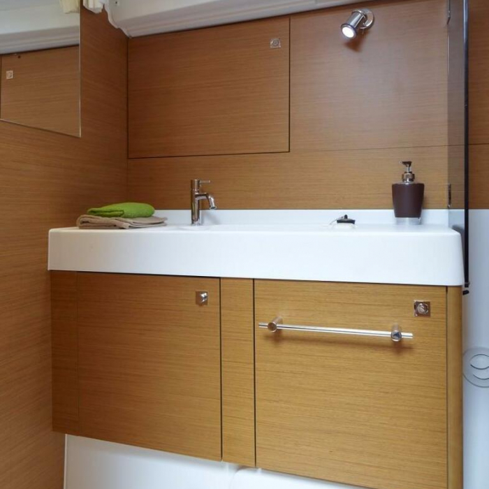 NOSY BE_DB | Sun Odyssey 519 photo 7