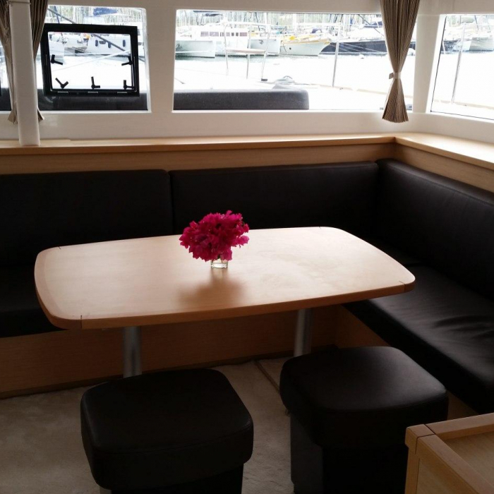 Maui | Lagoon 450 SporTop photo 9