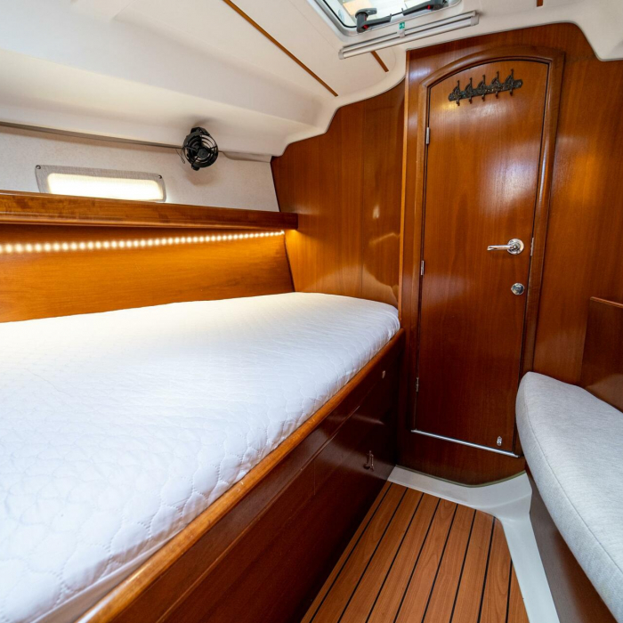 Aeolian Too (Solar, heating, Plotter) | Oceanis 393 Clipper photo 12