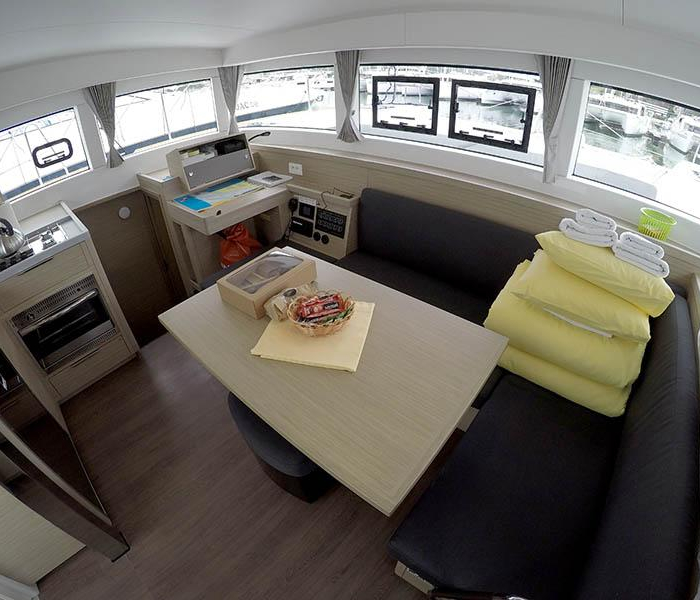 Tom Cat | Lagoon 40 photo 21