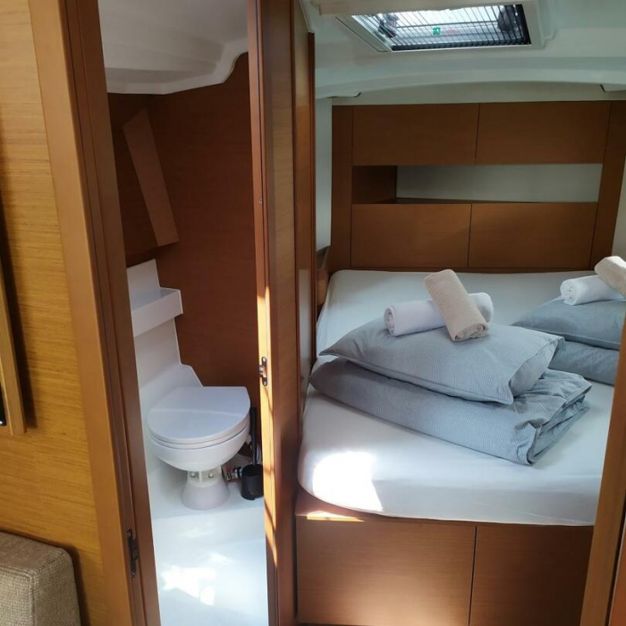 night elli | Sun Odyssey 410 photo 12