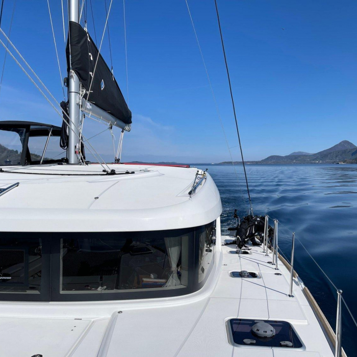 Arctic Charm | Lagoon 40 photo 6