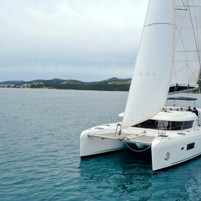 Vesper | Lagoon 42 photo 3