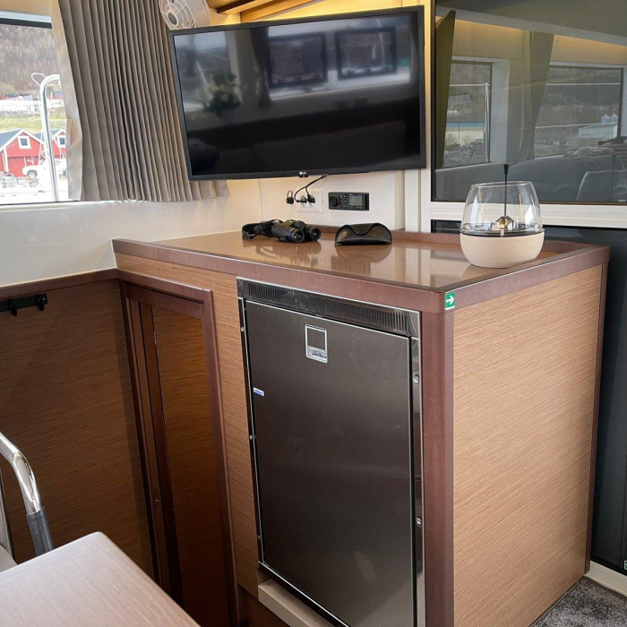 Arctic Charm | Lagoon 40 photo 18