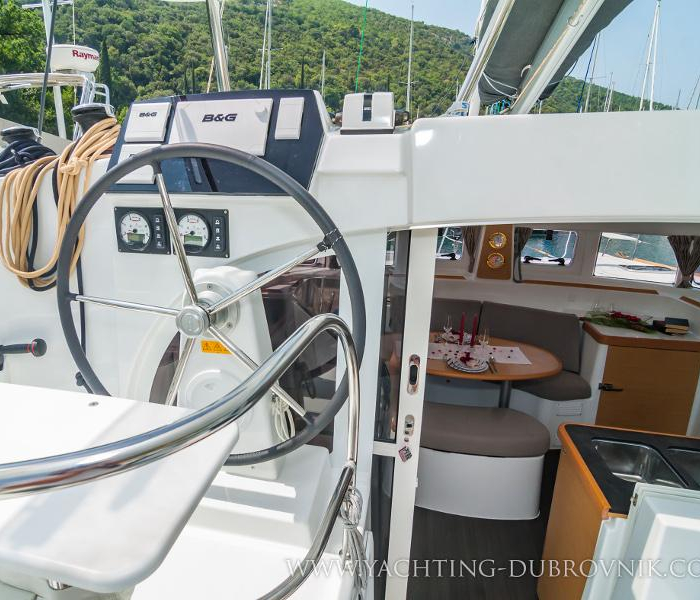 Gratia | Lagoon 380 photo 4