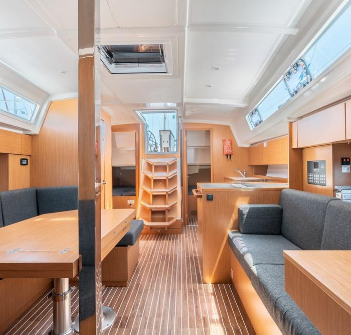 Avra | Bavaria C42 photo 2