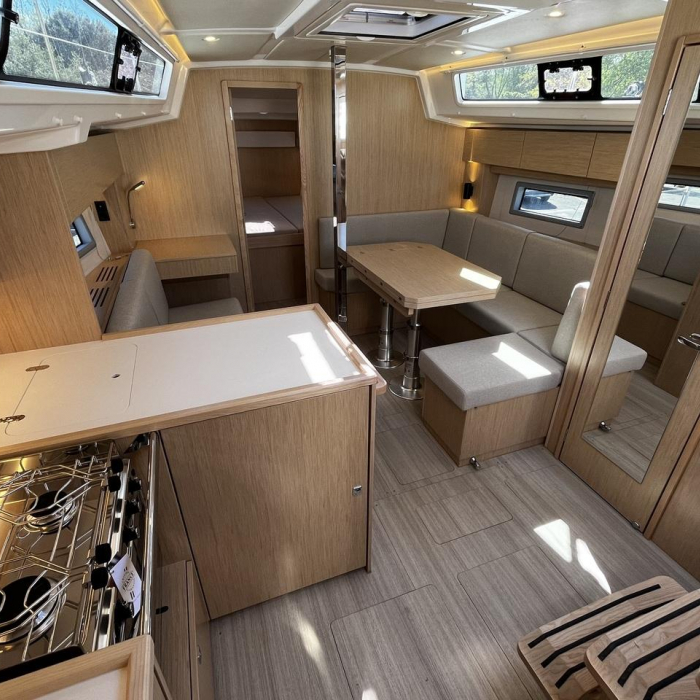 Babe | Bavaria C38 photo 6