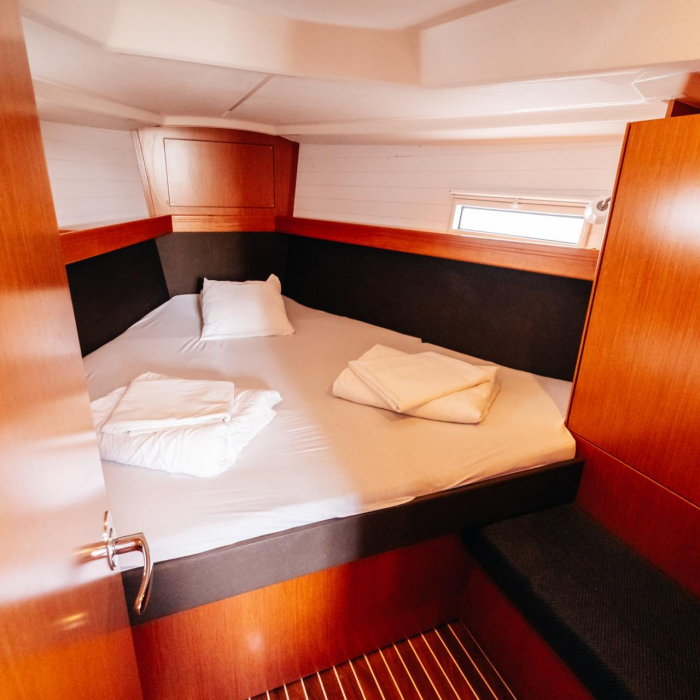 Blue Tone | Bavaria Cruiser 37 photo 8