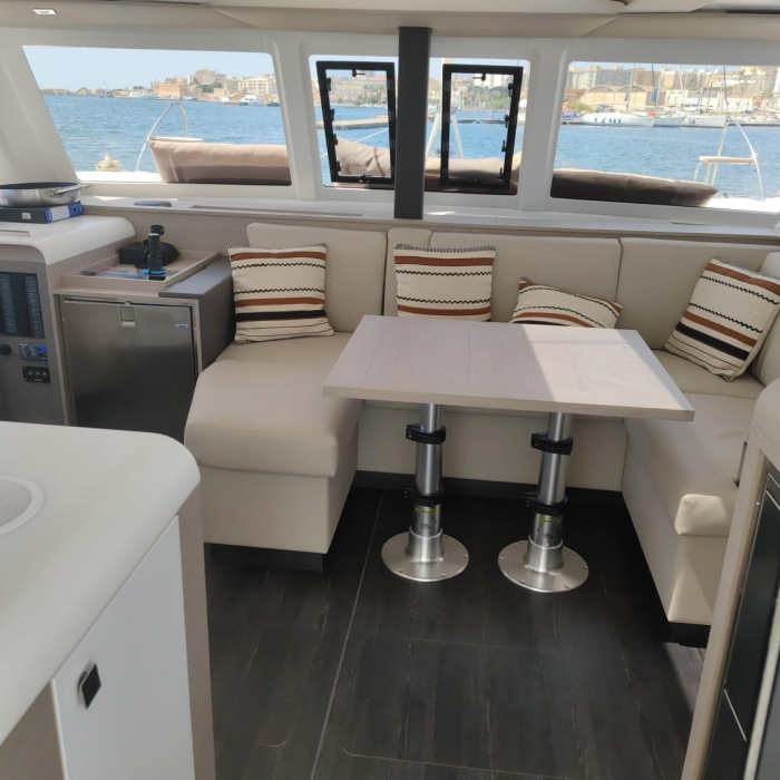 Isla | Fountaine Pajot Isla 40 photo 11