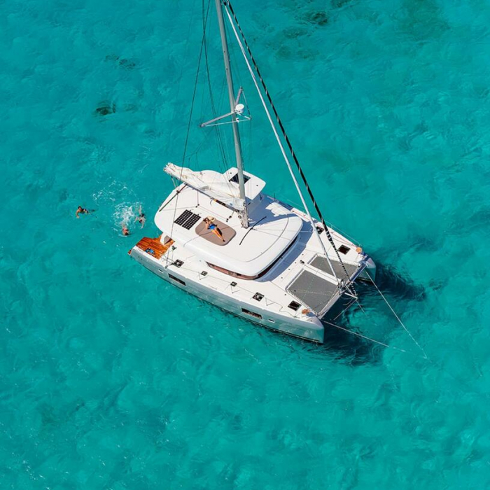 HeyBlue | Lagoon 42 photo 24