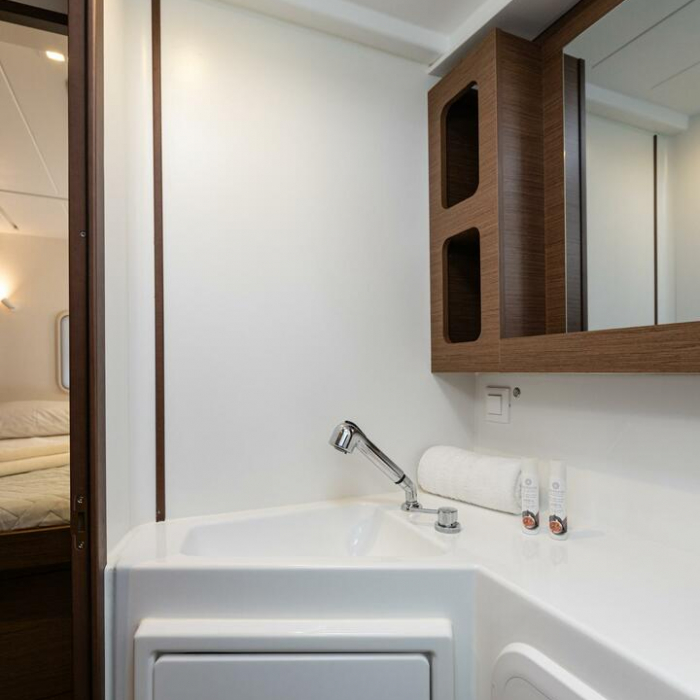 Notorious | A/C, Gen, Watermaker, 12 pax | Lagoon 42 photo 10