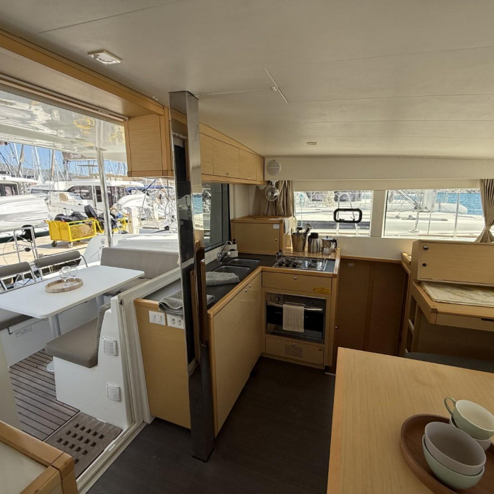 Cava | Lagoon 39 photo 18