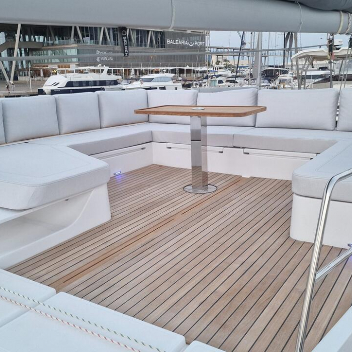 Art J | Aventura 45 photo 7