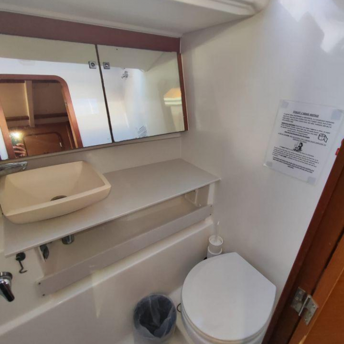 Besra | Dufour 430 GL photo 10