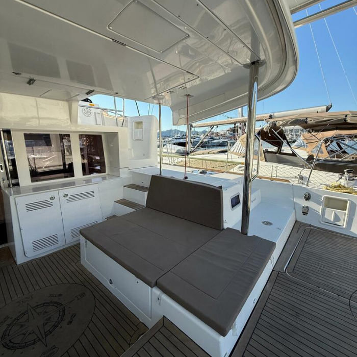 Lu Lu | Lagoon 450 Fly photo 2