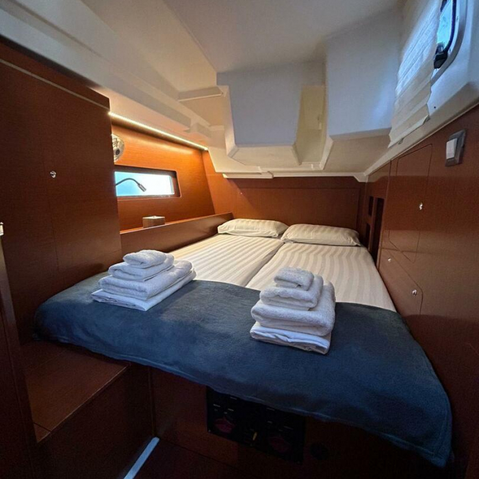 Blue Satellite | Oceanis 46.1 photo 8