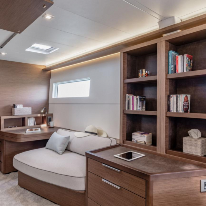 Overseas | Lagoon 46 Flybridge photo 35