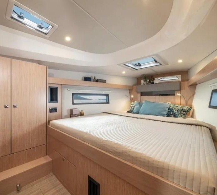 Arian | Bavaria C42 photo 12