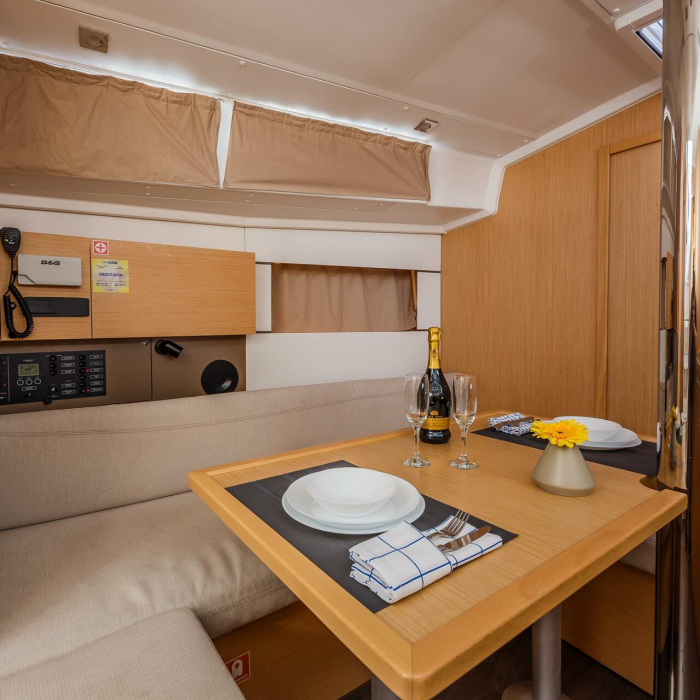 Pleasure | Oceanis 38.1 photo 9