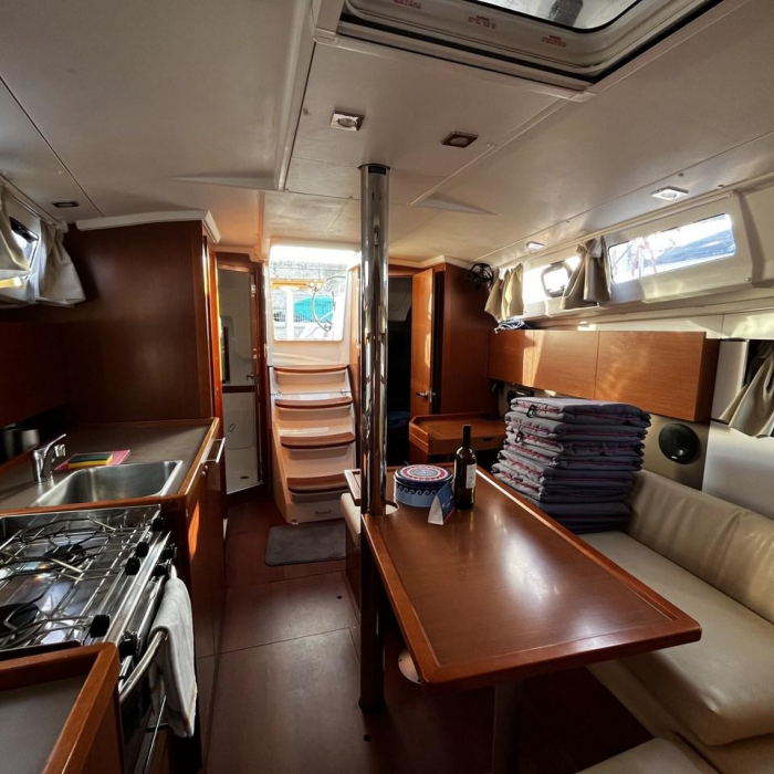 Albarosa | Oceanis 35.1 photo 7