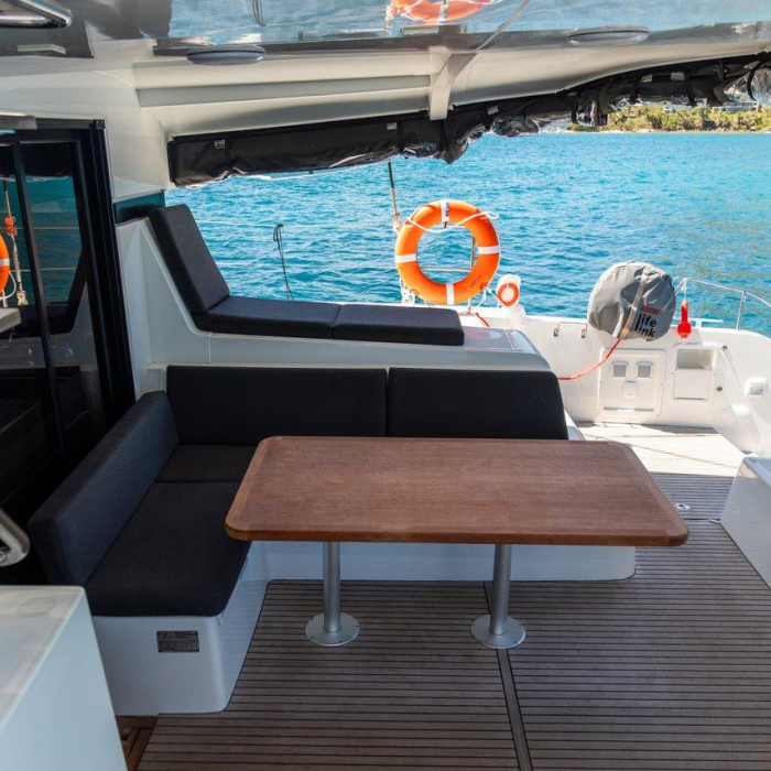 Vanessa | Lagoon 42 photo 33