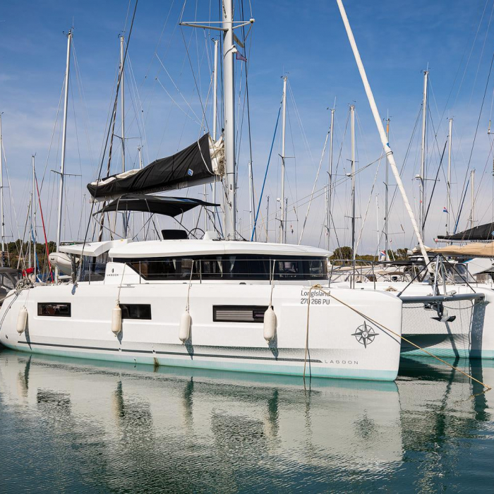 Long Island | Lagoon 46 photo 14