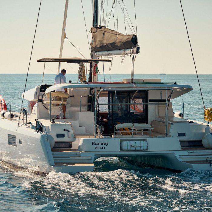 Barney | Lagoon 42 photo 8