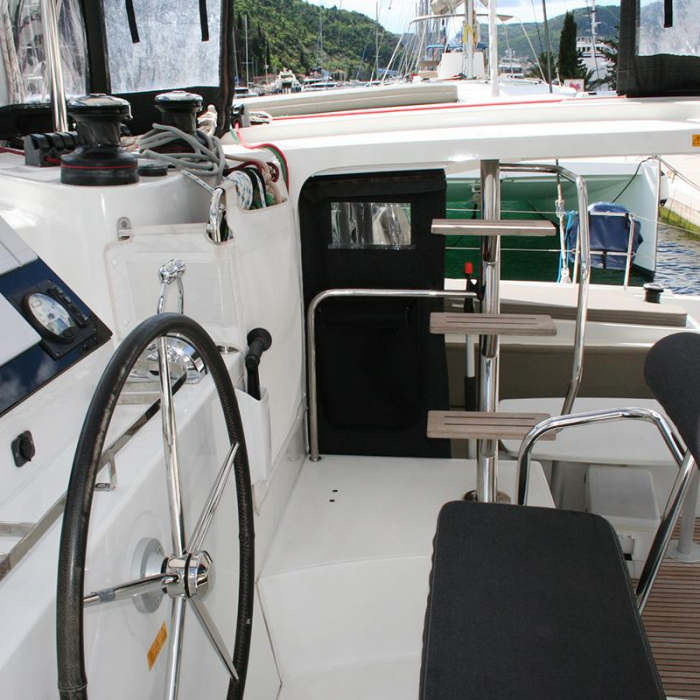 Mola Mola | Lagoon 42 photo 6