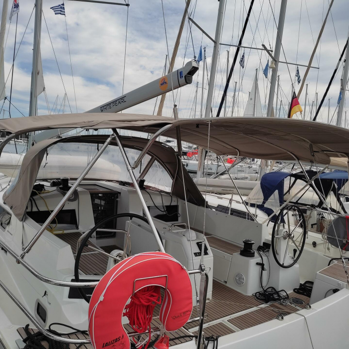 White Pearl | Sun Odyssey 490 photo 3